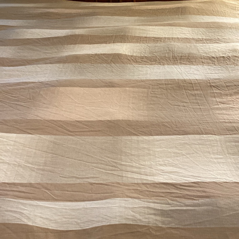 King size Calvin Klein duvet cover.striped in neutral colors - Picture 6 of 8
